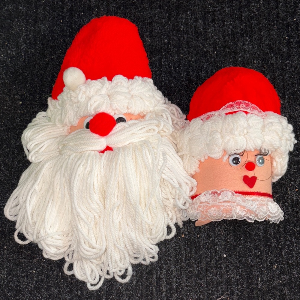 Santa and Mrs. Claus Yarn Decor
